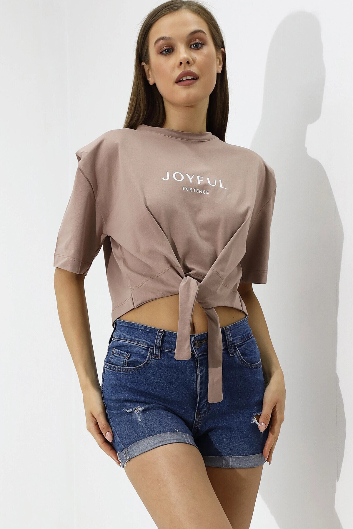 Kadın Bej Yazı Baskılı Oversize Vatkalı Bel Detay Örme T-Shirt PLD23S-3185