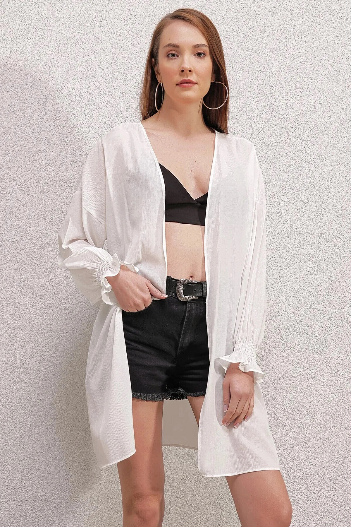 Kadın Beyaz Kolu Fırfır Detaylı Lastikli Salaş Kimono PLD23S-3149