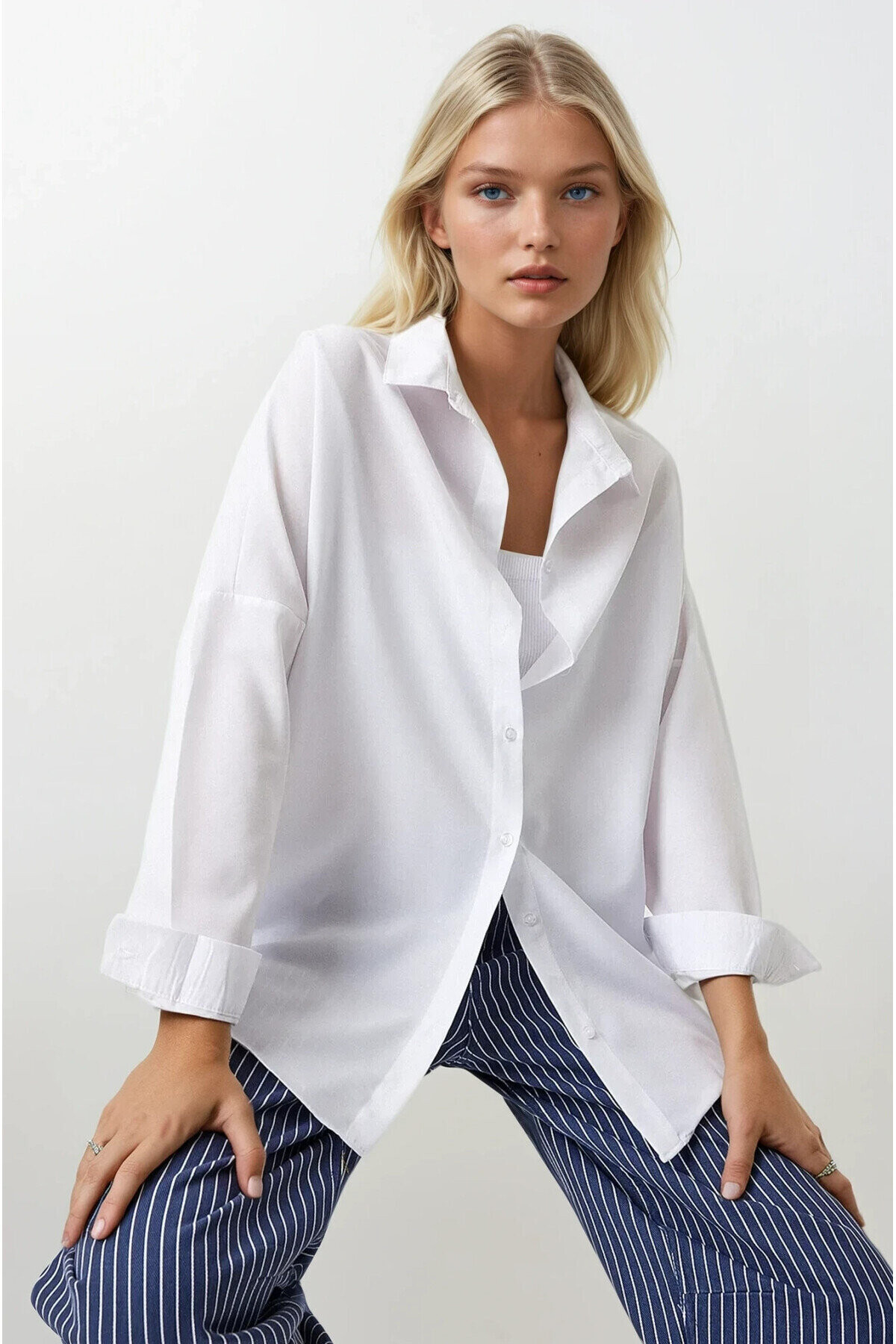 Kadın Beyaz Oversize Uzun Basic Gömlek PLD22W-3118