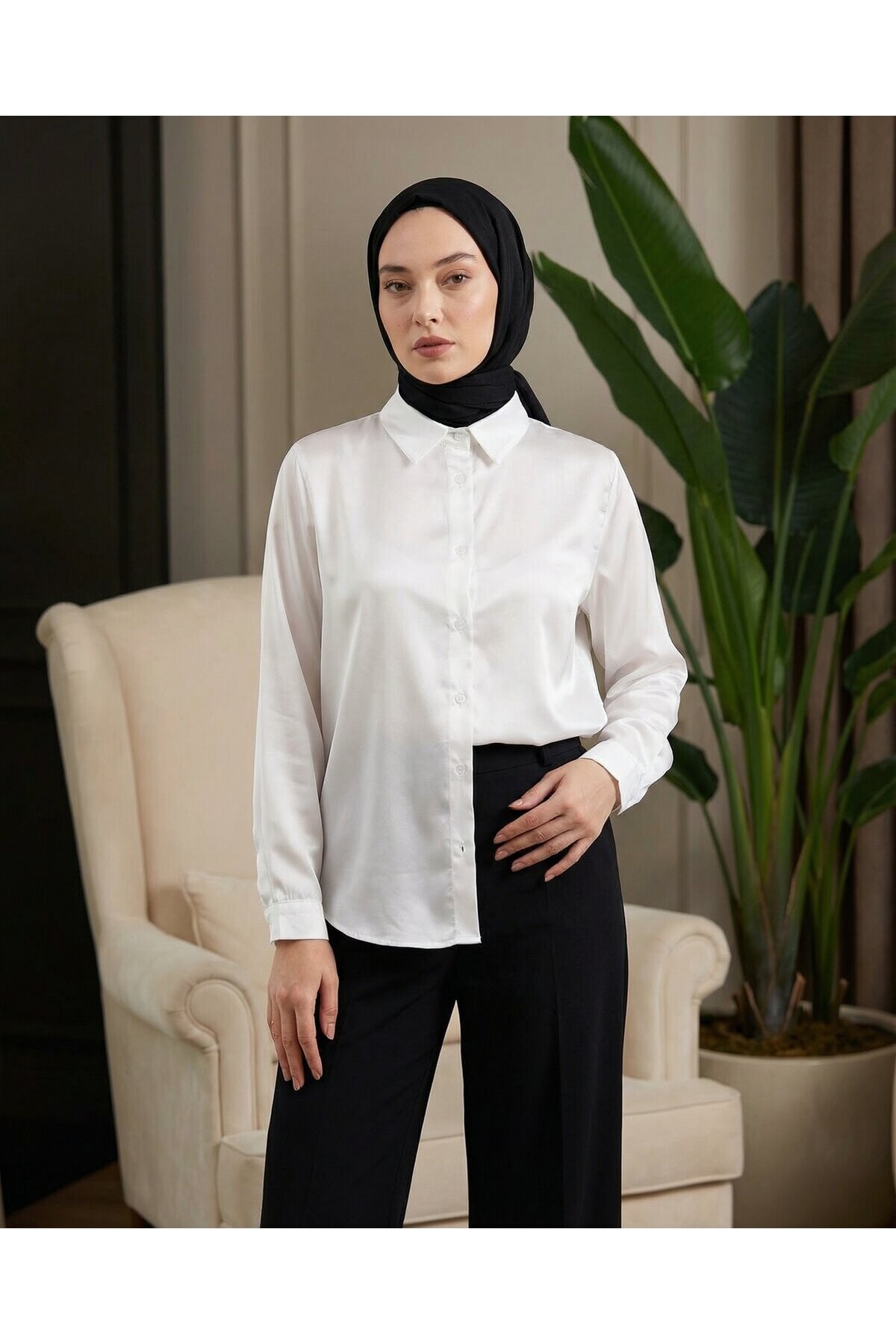 Kadın Beyaz Tesettür Küçük ve Büyük Bedenler Hafif Dökümlü Saten Yüzeyli Gömlek PLD25W-3191