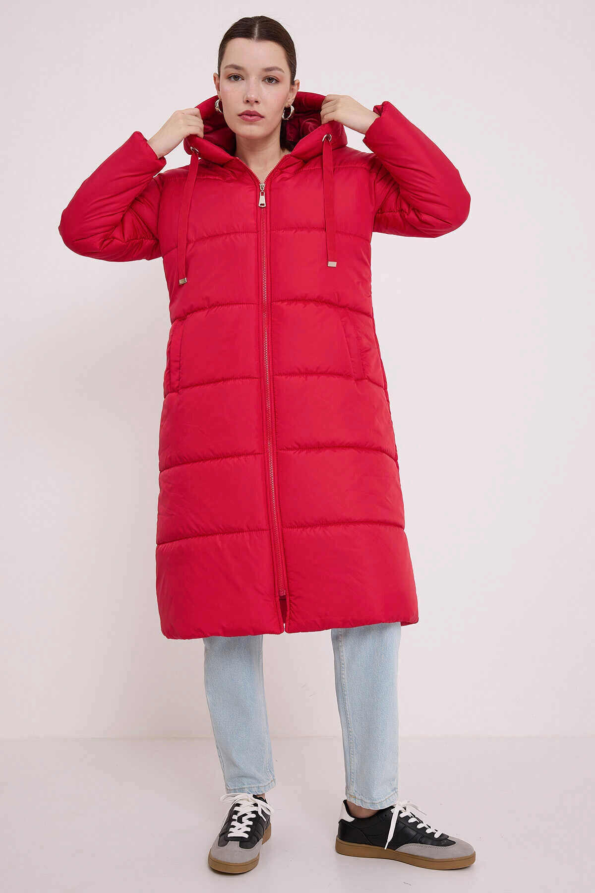 Kadın Kırmızı Kapşonlu Uzun Oversize Şişme Mont PLD22W-3172