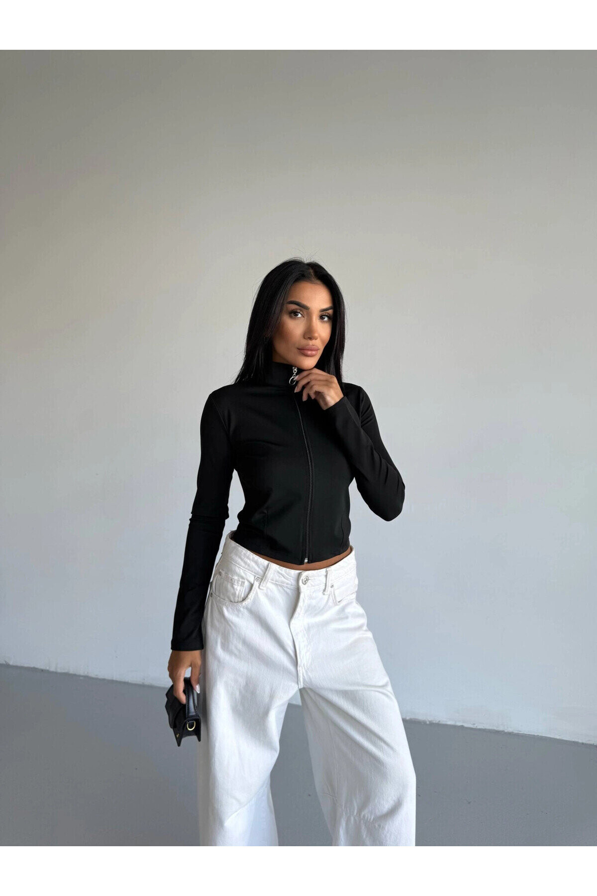 Kadın Siyah Dalgıç Kumaş Fermuar Kapamalı Parmak Geçirmeli Sweatshirt PLD25W-3184