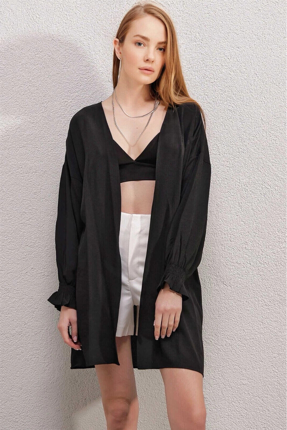 Kadın Siyah Kolu Fırfır Detaylı Lastikli Salaş Kimono PLD23S-3149