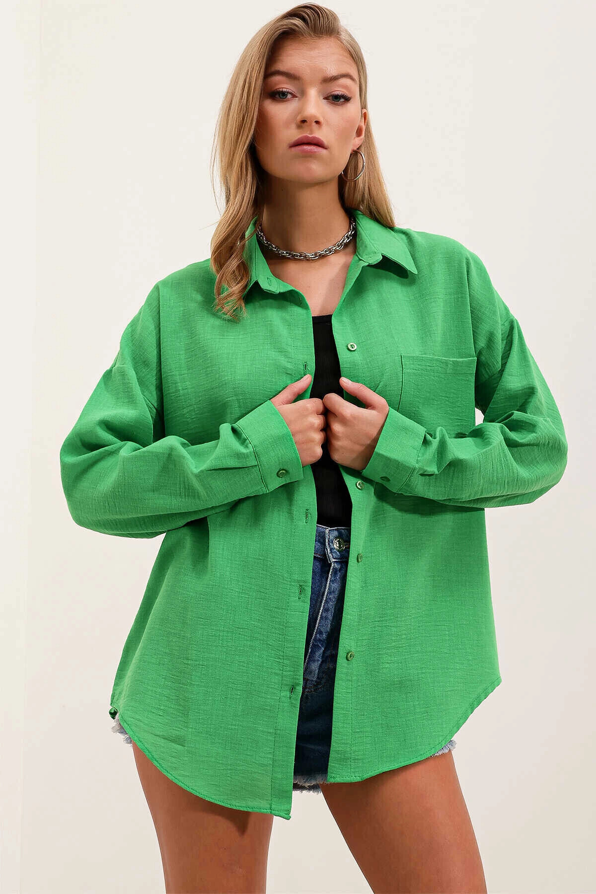 Kadın Yeşil Tek Cepli Oversize Keten Ayrobin Gömlek PLD24S-3121