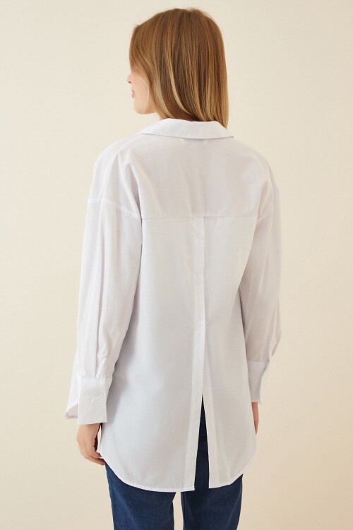 Kadın Beyaz Arkası Düğmeli Boyfriend Poplin Gömlek PLD22S-3131