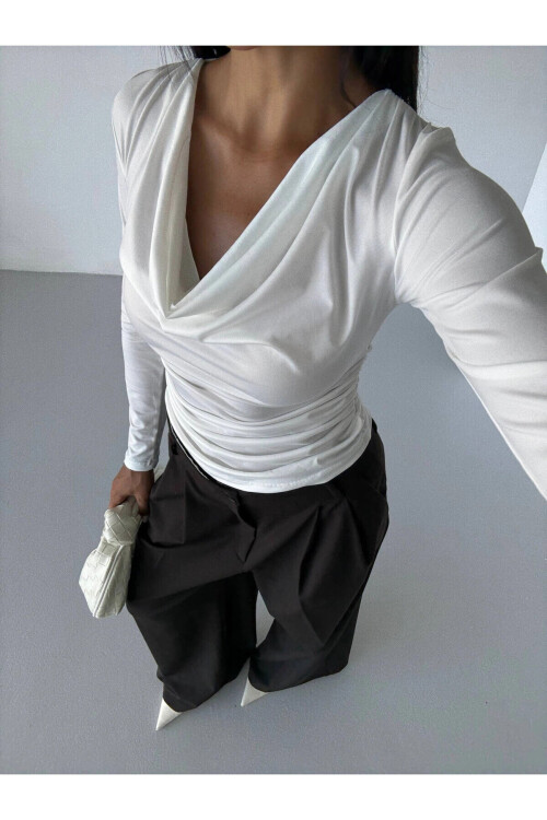 Kadın Beyaz Degaje Yaka Yandan Büzgülü Uzun Kol Sandy Bluz PLD24W-3052