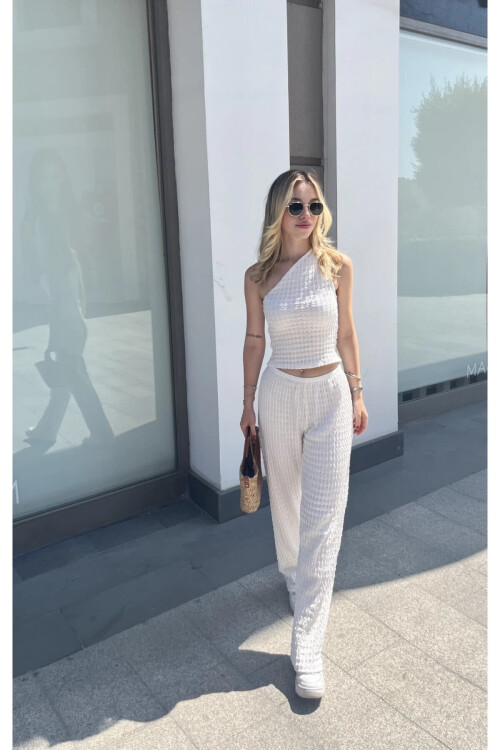 Kadın Beyaz Gofre Kumaş Tek Omuz Bluz PLD25S-3058