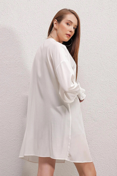 Kadın Beyaz Kolu Fırfır Detaylı Lastikli Salaş Kimono PLD23S-3149