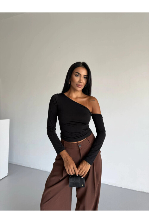 Kadın Siyah Asimetrik Yaka Drapeli Sandy Bluz PLD25S-3054