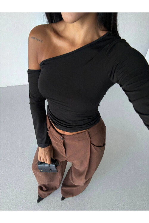 Kadın Siyah Asimetrik Yaka Drapeli Sandy Bluz PLD25S-3054