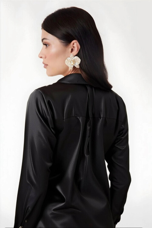 Kadın Siyah  Hafif Dökümlü Saten Yüzeyli Gömlek HZL22W-BD139641