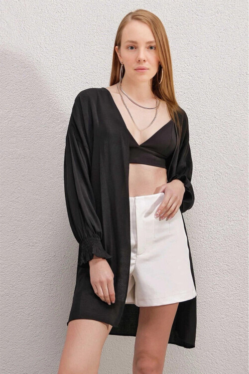 Kadın Siyah Kolu Fırfır Detaylı Lastikli Salaş Kimono PLD23S-3149