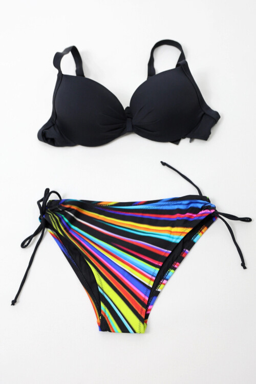 Kadın Siyah Renk Desenli Astarlı Üçgen Bikini Takım PLD24S-3030