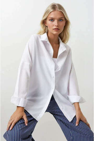 Kadın Beyaz Oversize Uzun Basic Gömlek HZL22W-BD139001