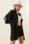 Kadın Siyah Kolu Nakışlı Midi Kimono PLD22S-3152
