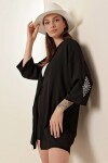 Kadın Siyah Kolu Nakışlı Midi Kimono PLD22S-3152
