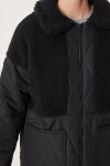Kadın Siyah Peluş Detaylı İçi Astarlı Kapitone Şişme Mont PLD24W-3168